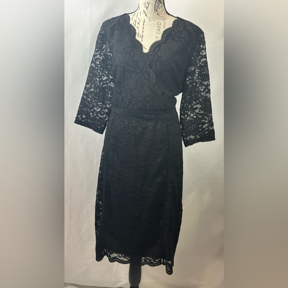 💜Black Lace Midi Dress with Scalloped Hem - Picture 2 of 13